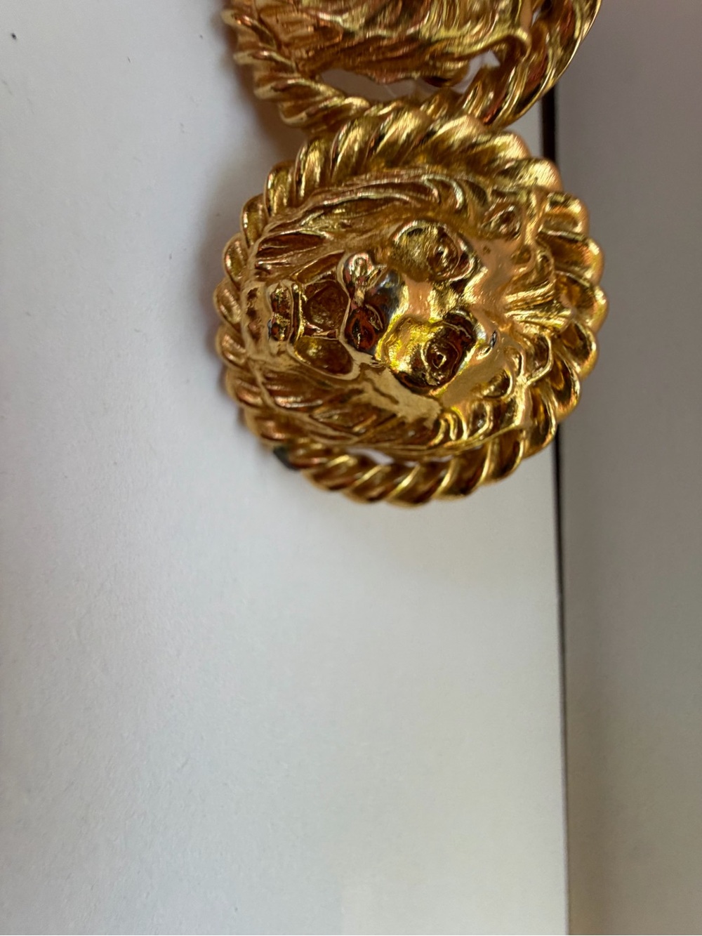 Vintage 80s Gold Tone Lion Head Statement Stud Earrings Twisted Rope Medallion - Picture 5 of 12